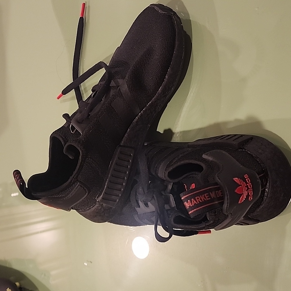 Addidas. Back/Red. Size 8